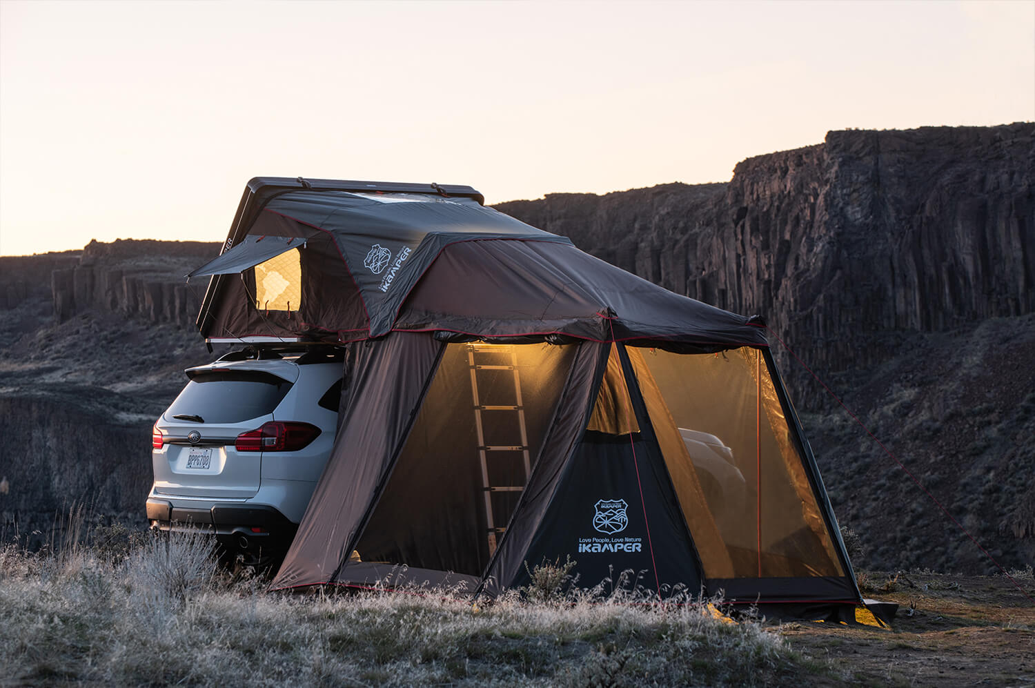 dachzelt-mit-vorzelt-589fvu-1.jpg Anbauzelt für das Dachzelt: Wohnraum auf dem Campingplatz – Bild 1
