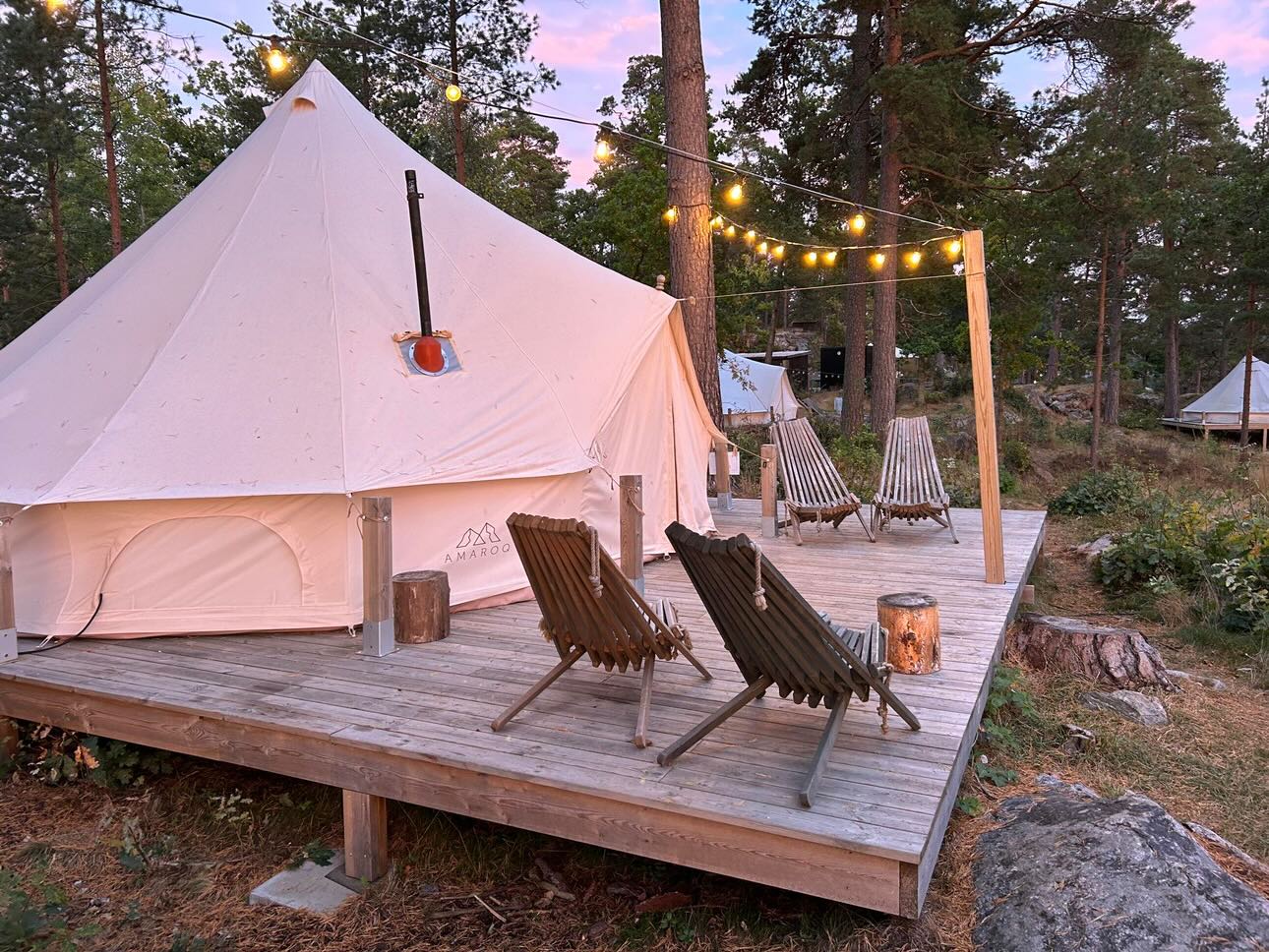 tipi-zelt-450ddt-1.jpg Tipi Zelt mit Ofen – Wärme und Komfort in der Natur – Amaroq Glamping – Bild 1