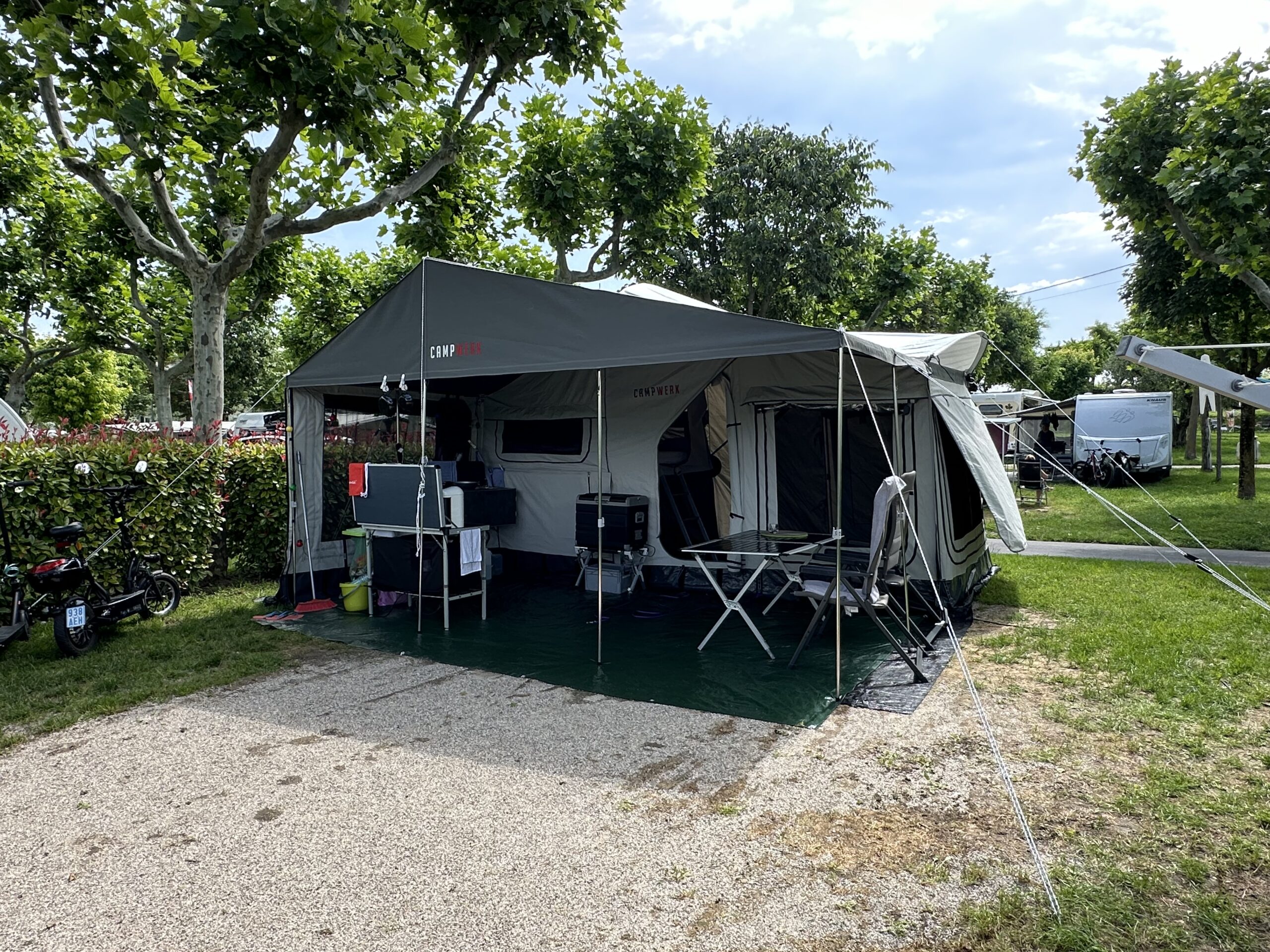 zeltanhaenger-kaufen-810qsq.jpg Verkaufe Campwerk Onroad Family 19.959 Euro | faltcaravaning.net – Bild 1